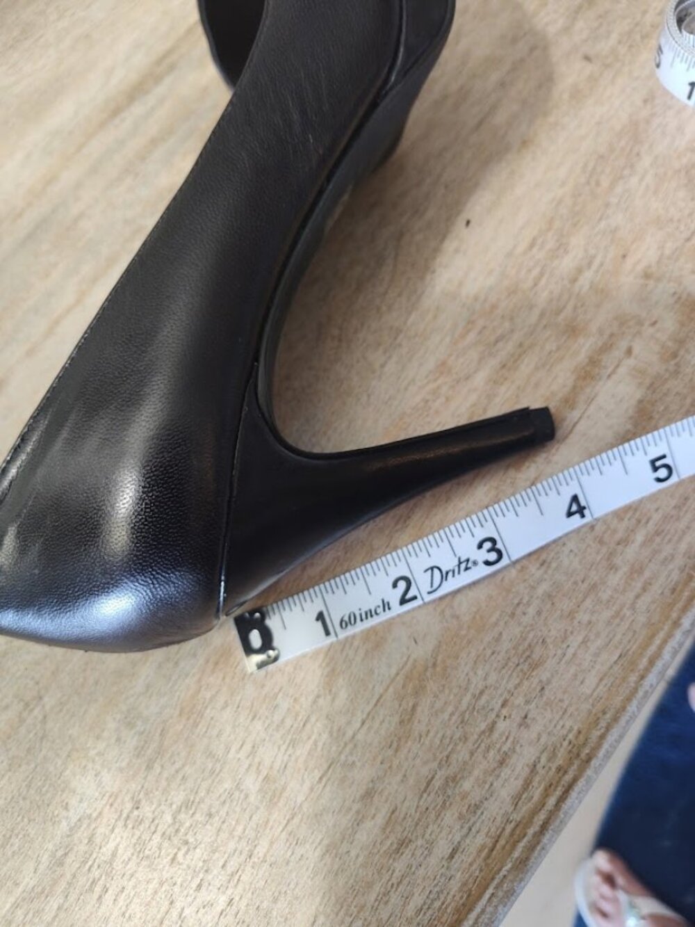 Classic Black, Size 8 Kid Leather Pumps